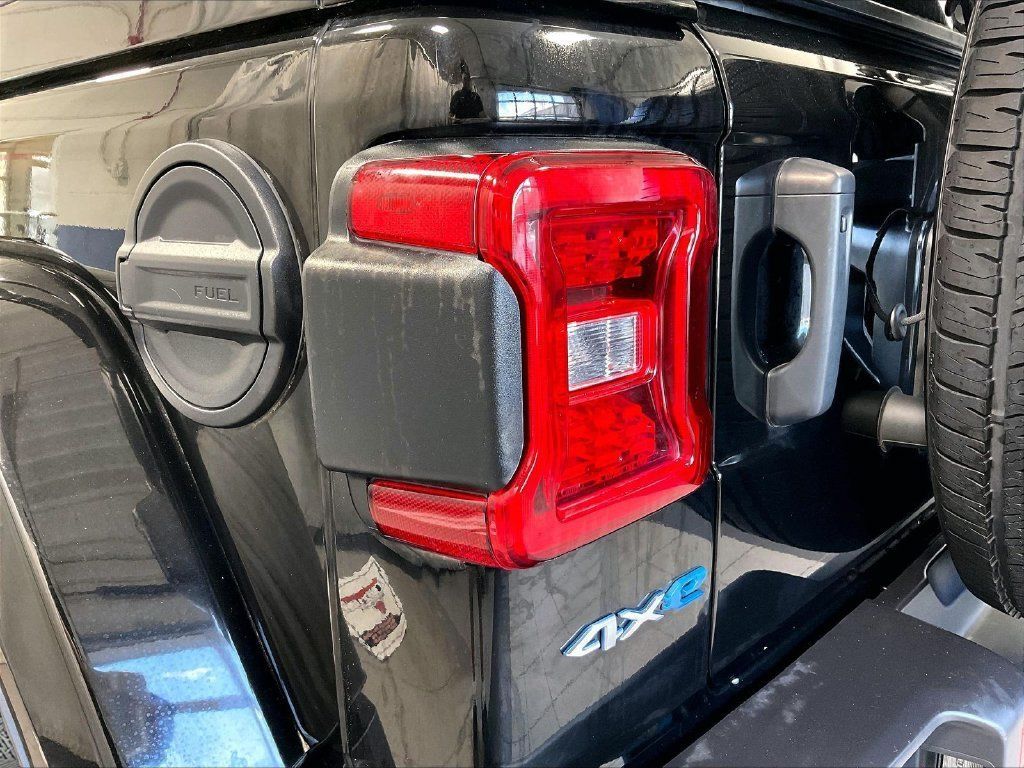 Used 2024 Jeep Wrangler Unlimited Sahara w/ Technology Group AWD/4WD image 34