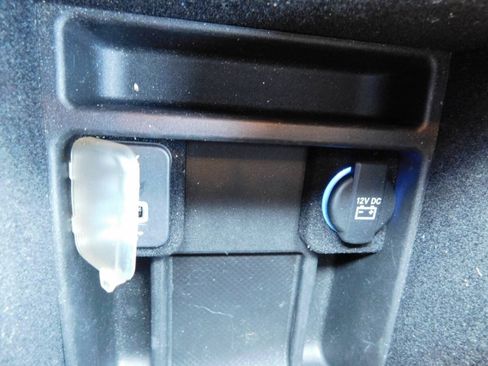 Used 2013 Chrysler 300 C RWD image 16