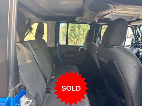 Used 2025 Jeep Wrangler Unlimited Rubicon w/ Convenience Group AWD/4WD image 12