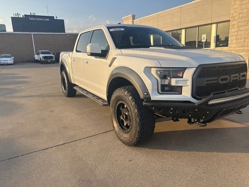 Used 2018 Ford F150 Raptor w/ Equipment Group 802A Luxury image 4