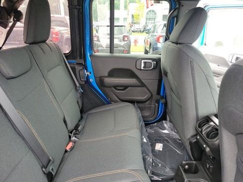 Used 2024 Jeep Wrangler Sahara AWD/4WD image 37