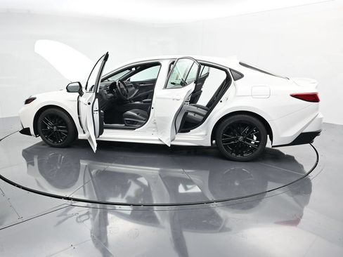 Used 2025 Toyota Camry SE w/ Convenience Package FWD image 42