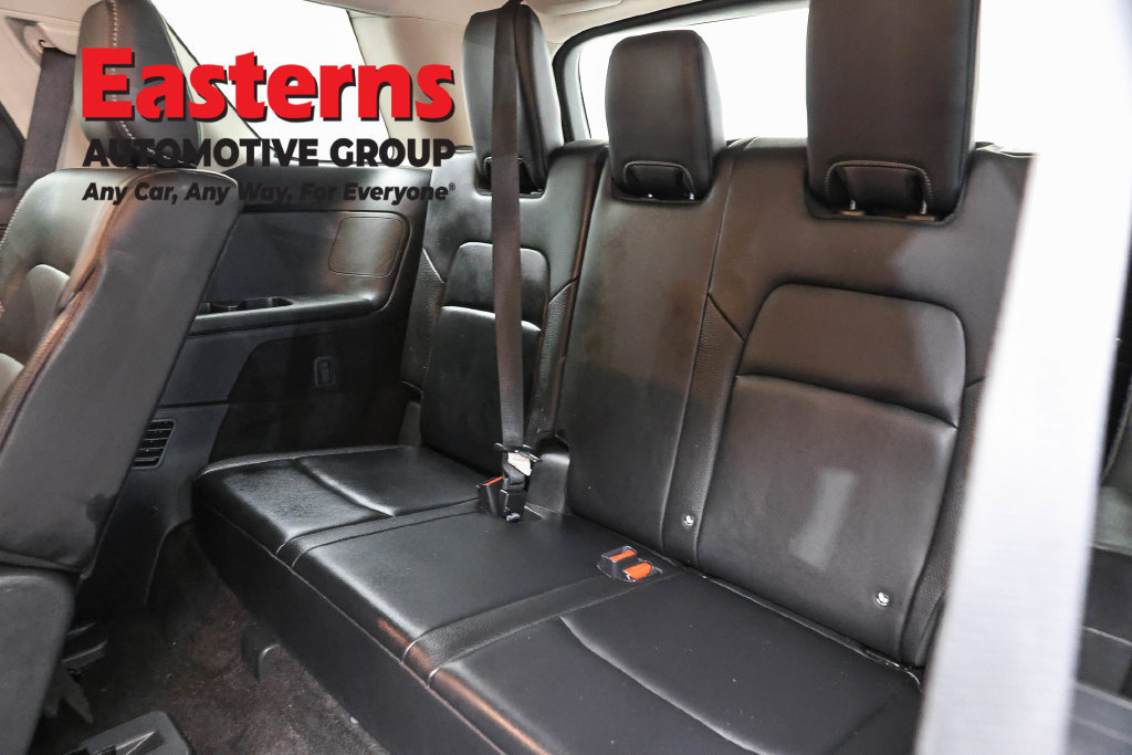 Used 2024 Nissan Pathfinder SL w/ Black Appearance Package AWD/4WD image 28