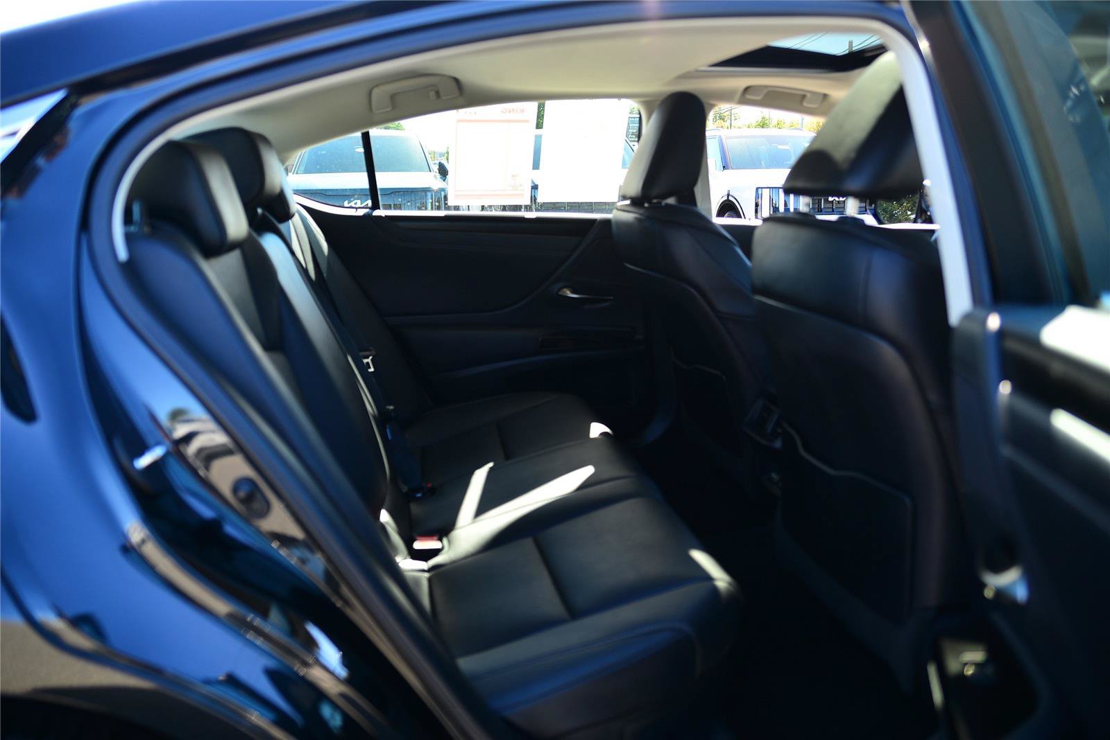 Used 2022 Lexus ES 300h w/ Premium Package FWD image 18