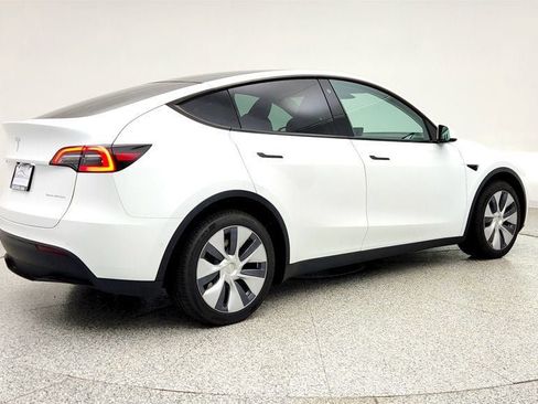 Used 2022 Tesla Model Y Long Range image 5