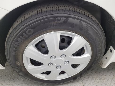 Used 2025 Nissan Versa S w/ Trunk Package image 31