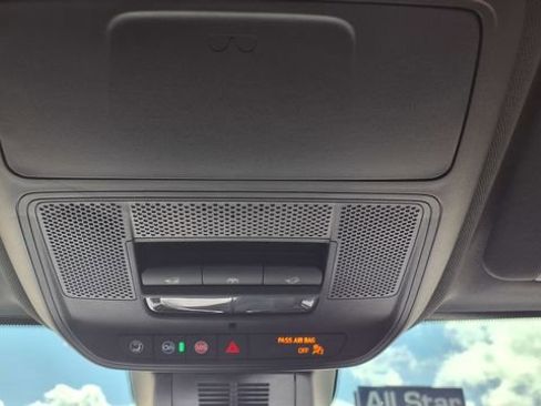 Used 2025 GMC Terrain Elevation w/ Elevation Premium Package image 23