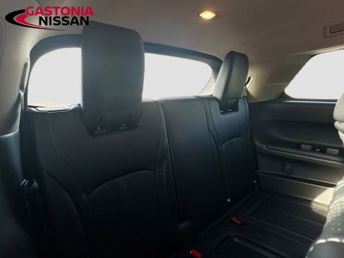 Used 2023 INFINITI QX60 Luxe w/ Performance Audio Package FWD image 36