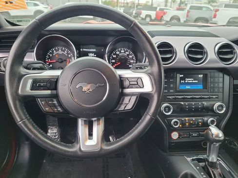 Used 2016 Ford Mustang Coupe image 4