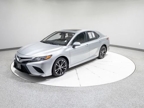 Used 2018 Toyota Camry SE w/ Moonroof Package FWD image 33