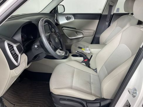 Used 2020 Kia Soul LX FWD image 2