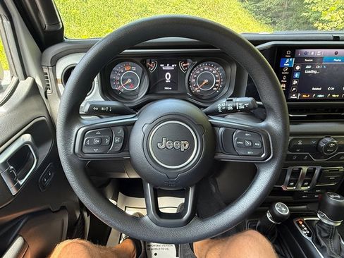Used 2026 Jeep Wrangler Sport AWD/4WD image 16