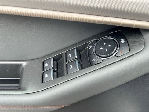 Used 2025 Ford Explorer Active w/ Active Comfort Package image 17