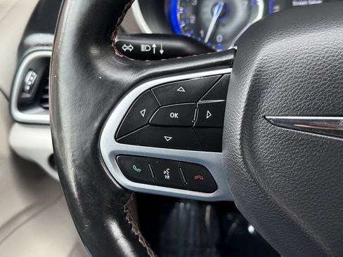 Used 2019 Chrysler Pacifica Touring-L FWD image 30