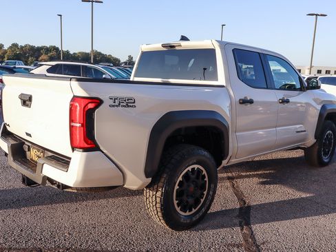 Used 2024 Toyota Tacoma TRD Off-Road image 4