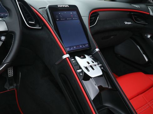 Certified 2025 Ferrari Roma Spider RWD image 39