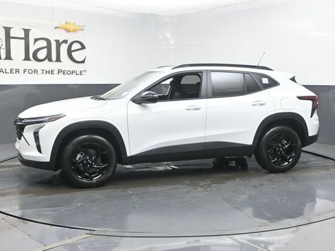 New 2026 Chevrolet Trax LT w/ Sunroof Package FWD image 10