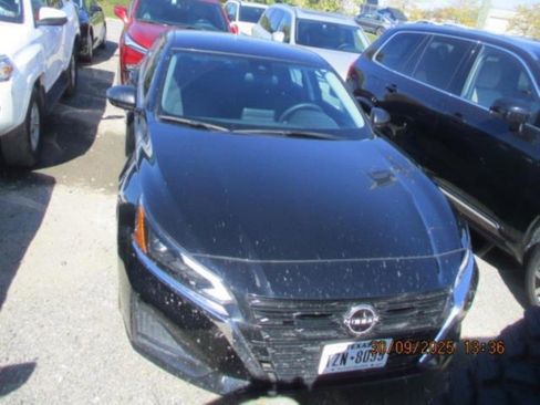 Used 2024 Nissan Altima 2.5 SV image 5