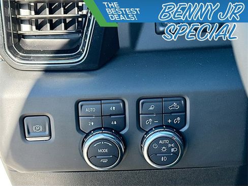 Used 2025 GMC Sierra 2500 AT4 w/ AT4 Premium Plus Package image 9