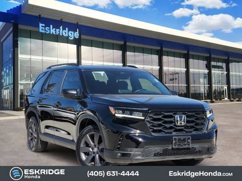 Used 2025 Honda Pilot Sport image 1