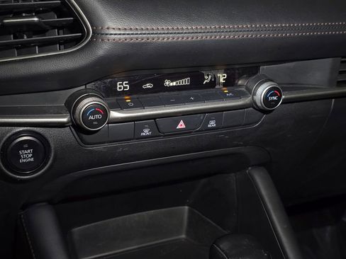 Used 2023 MAZDA MAZDA3 s image 28