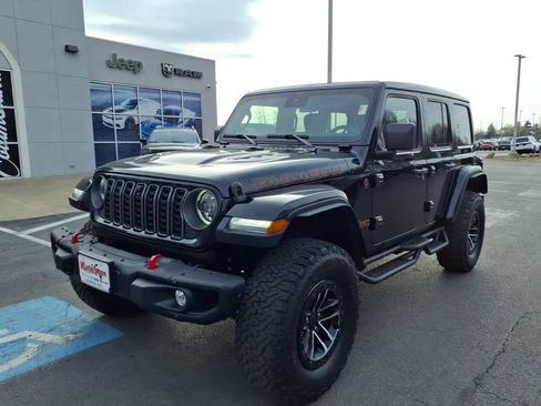 Used 2025 Jeep Wrangler Unlimited Rubicon AWD/4WD image 8