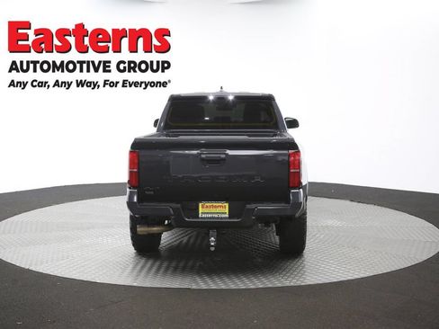 Used 2025 Toyota Tacoma SR5 AWD/4WD image 37