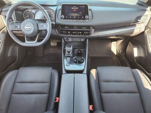 Used 2024 Nissan Rogue SV w/ SV Premium Package image 18