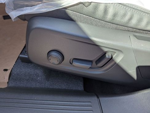 New 2025 Volvo XC40 B5 Plus w/ Protection Package Premier image 9