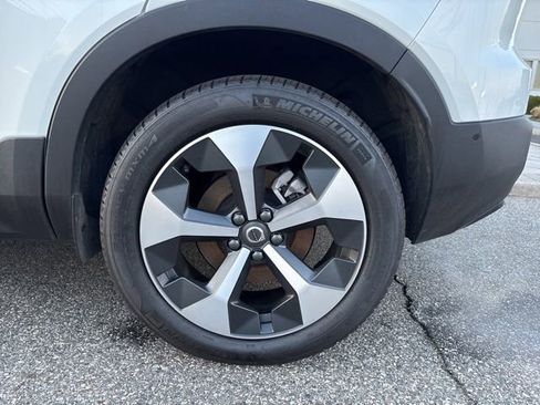 Used 2025 Volvo XC40 B5 Plus AWD/4WD image 10