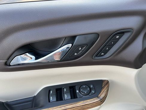 Used 2019 GMC Acadia Denali w/ Technology Package AWD/4WD image 22