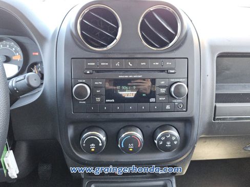 Used 2016 Jeep Patriot Sport image 15