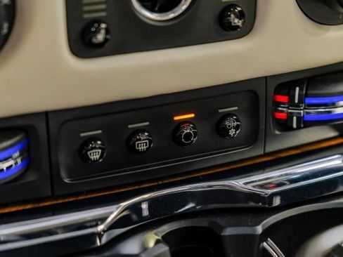 Used 2017 Rolls-Royce Wraith RWD image 33