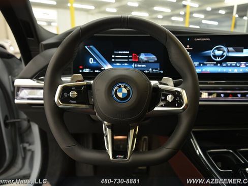 Used 2025 BMW 750e xDrive w/ Premium Package AWD/4WD image 33