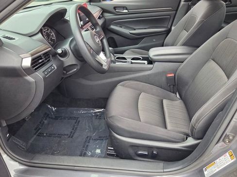 Used 2024 Nissan Altima 2.5 SV FWD image 9