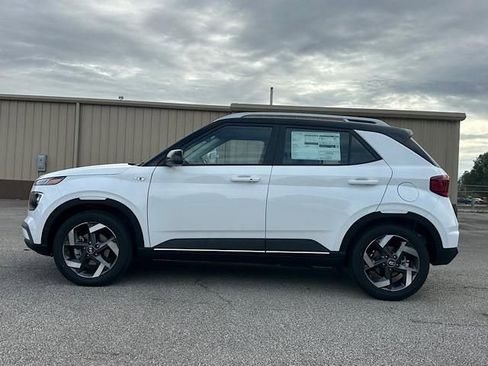 New 2026 Hyundai Venue SEL image 2