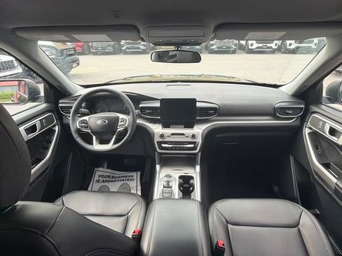 Used 2023 Ford Explorer XLT w/ Equipment Group 202A AWD/4WD image 38