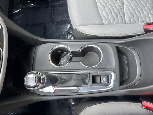 Used 2021 Chevrolet Equinox LS w/ LS Convenience Package image 14