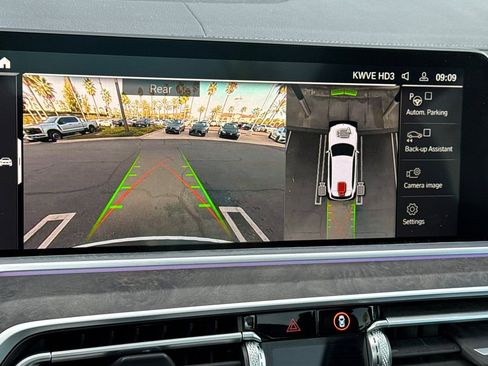 Used 2022 BMW X5 xDrive40i w/ Parking Assistance Package image 17