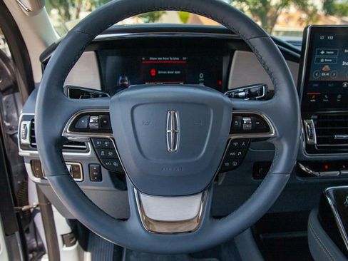 Used 2023 Lincoln Navigator Black Label image 18