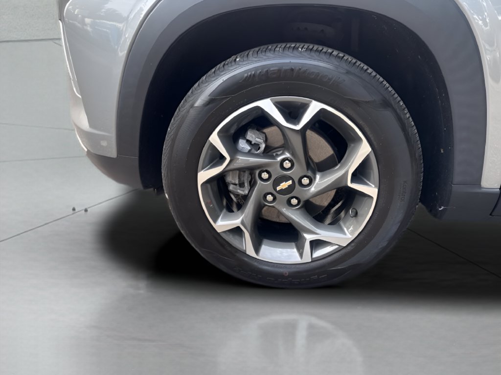Used 2024 Chevrolet Trax LT FWD image 28