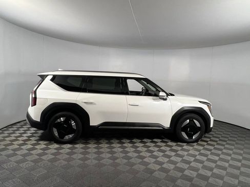Used 2024 Kia EV9 Wind image 5