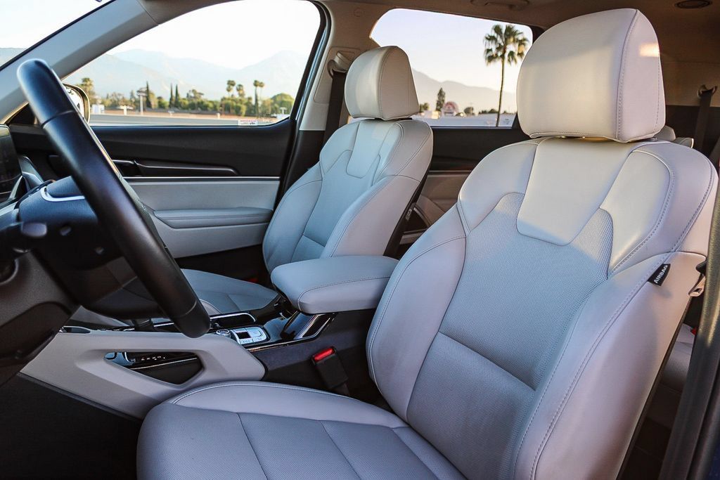 Used 2025 Kia Telluride S FWD image 18