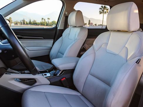 Used 2025 Kia Telluride S FWD image 18