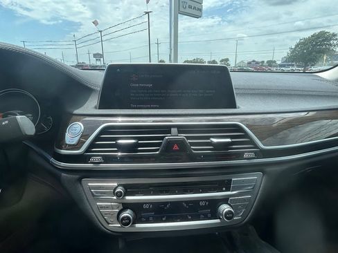 Used 2018 BMW 740i RWD image 11