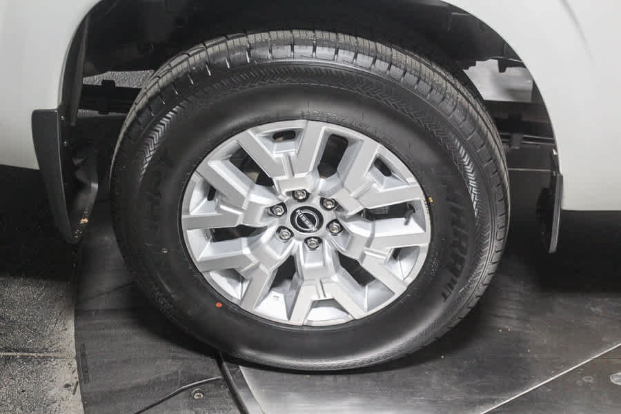 Used 2024 Nissan Frontier SV RWD image 9
