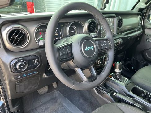 Used 2023 Jeep Wrangler Unlimited w/ Sun & Screen Package AWD/4WD image 68