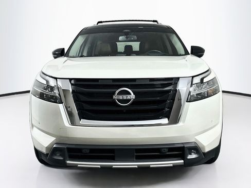 Used 2022 Nissan Pathfinder Platinum w/ Cargo Package FWD image 2