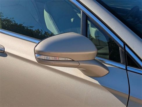 Used 2017 Ford Fusion Platinum image 12