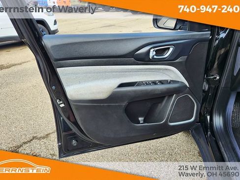 Used 2024 Jeep Compass Latitude AWD/4WD image 8